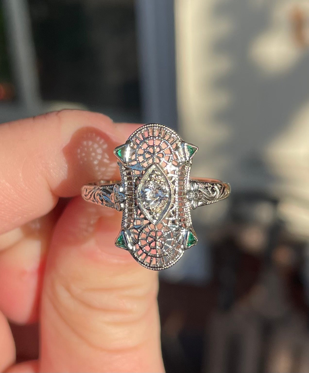 18kwg Filigree Diamond & Emerald Ring